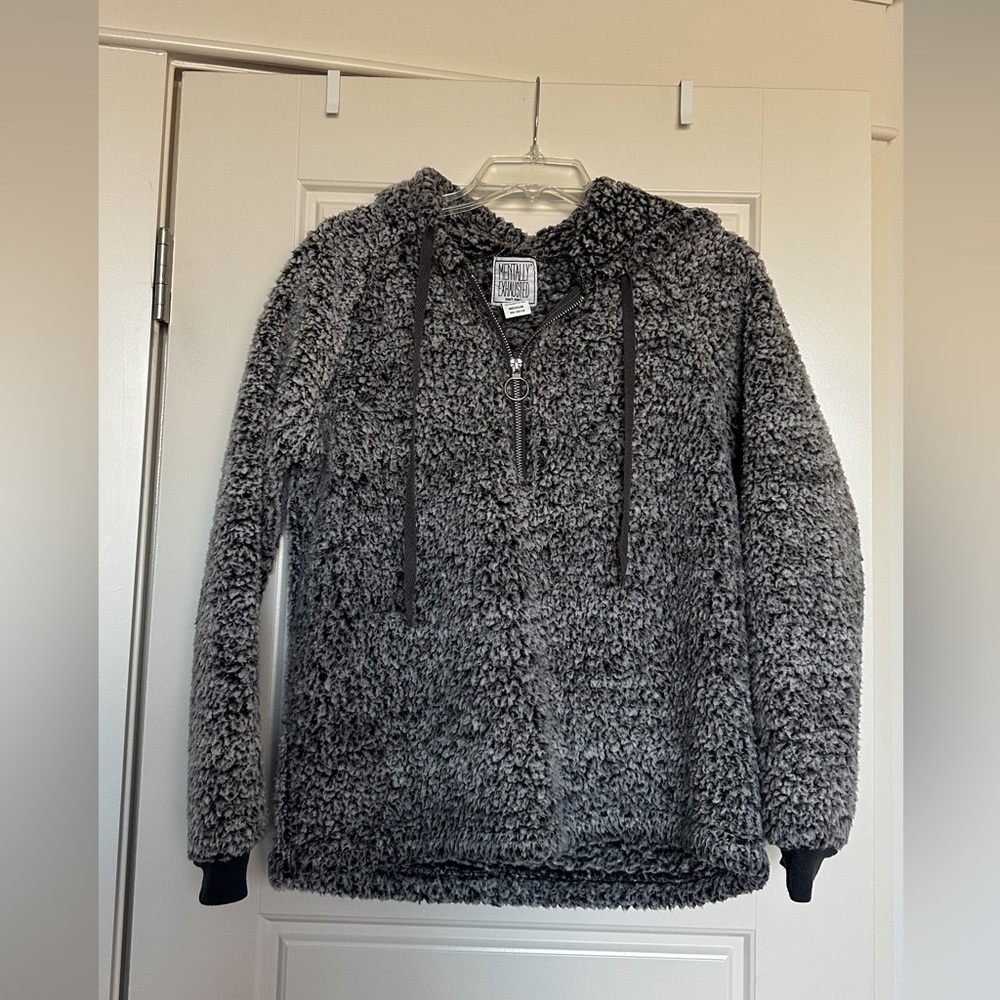 grey sherpa jacekt with 1/4 quarter zip up